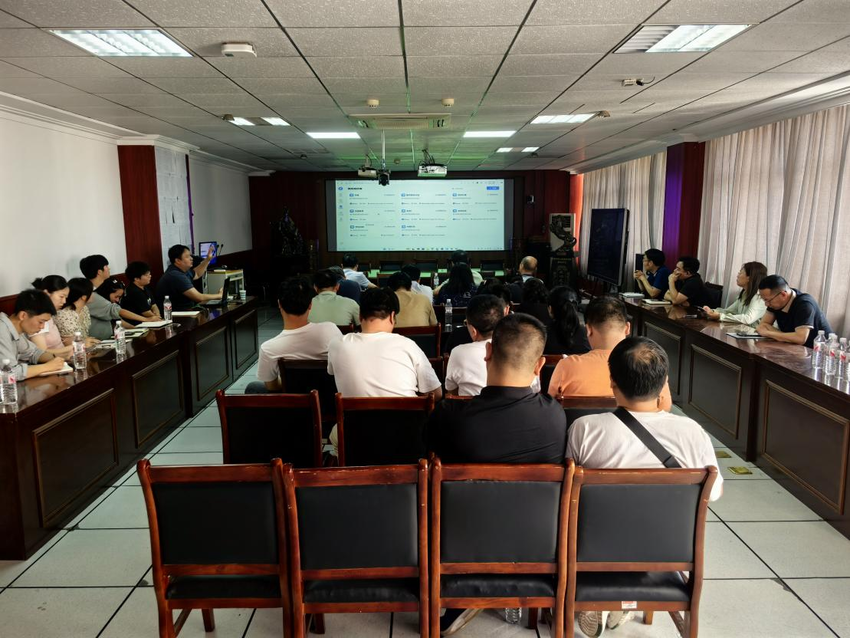 AI利剑出鞘：一所高校与一座城市的智慧警务创新实践——完美网页版人工智能与计算机学院团队赋能社会治理的“黄石样本” (1).doc