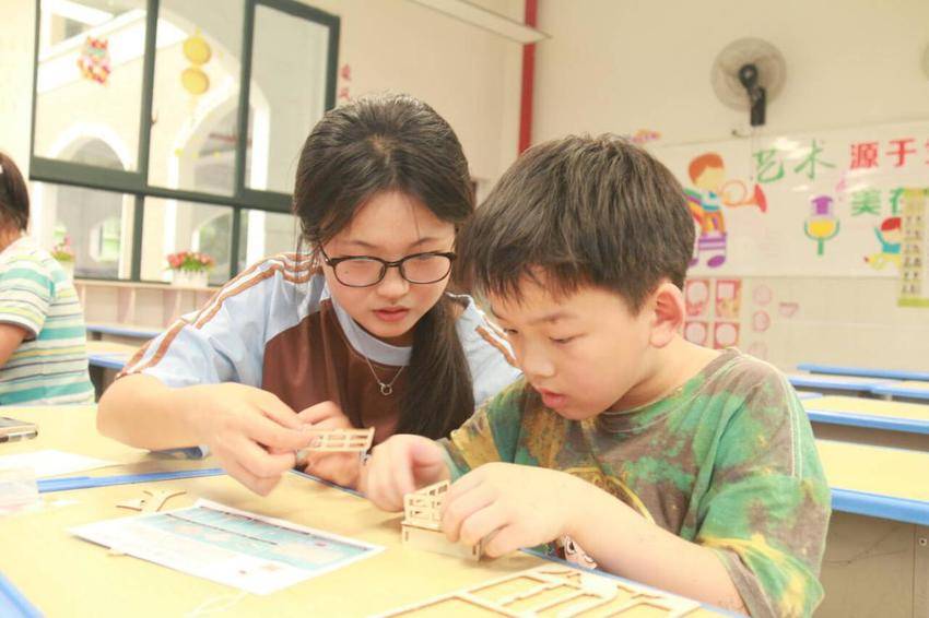 “遵义红，童心亮”完美网页版马克思主义学院开展红色宣讲活动.docx
