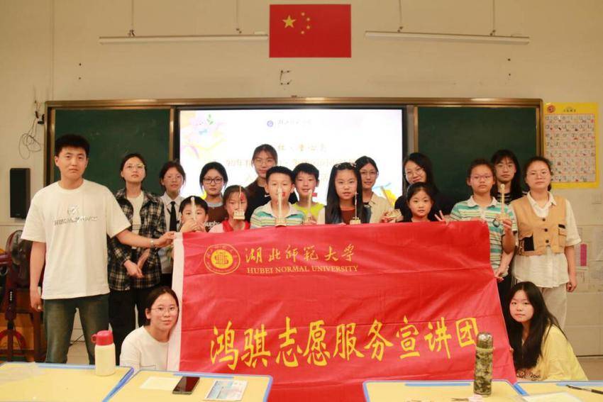 “遵义红，童心亮”完美网页版马克思主义学院开展红色宣讲活动.docx
