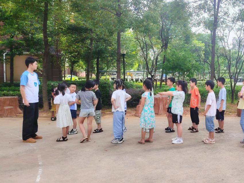 青春实践育新苗 全面发展促成长.docx